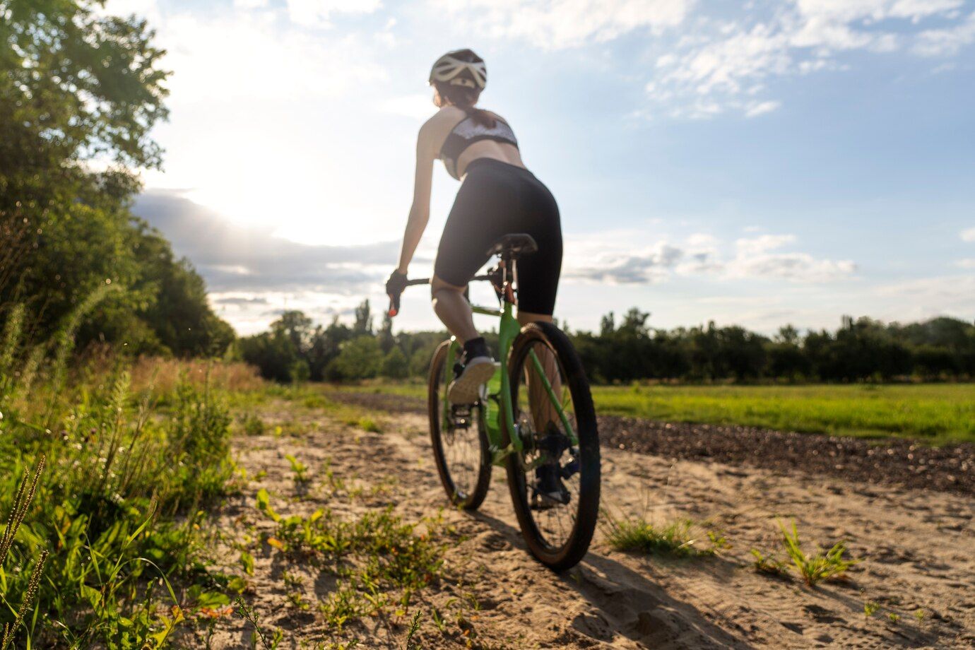 close-up-cyclist-woman-outdors_23-2149647402.jpg